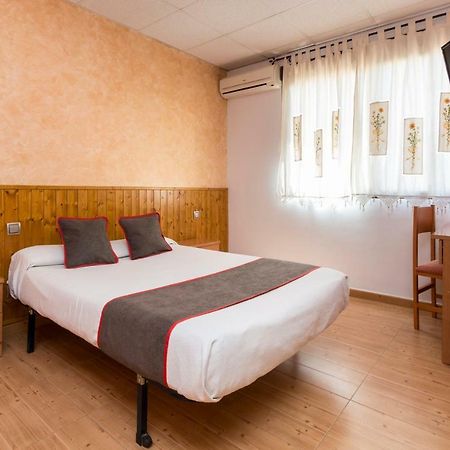 Oyo Hotel Los Alamos Plasencia Dış mekan fotoğraf