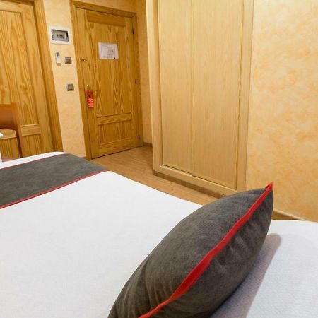 Oyo Hotel Los Alamos Plasencia Dış mekan fotoğraf