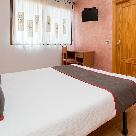 Oyo Hotel Los Alamos Plasencia Dış mekan fotoğraf