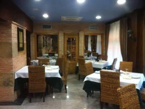 Oyo Hotel Los Alamos Plasencia Dış mekan fotoğraf