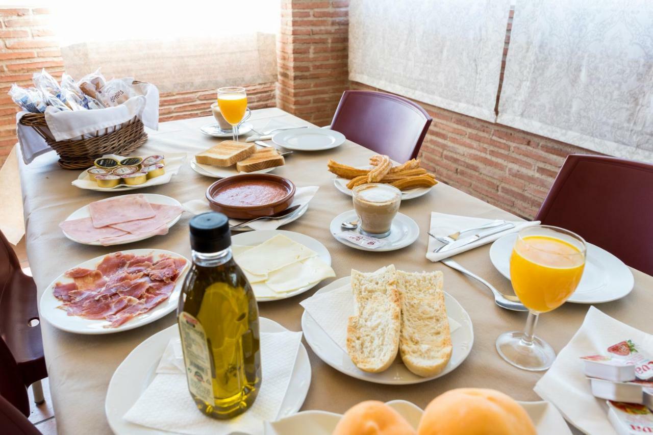 Oyo Hotel Los Alamos Plasencia Dış mekan fotoğraf