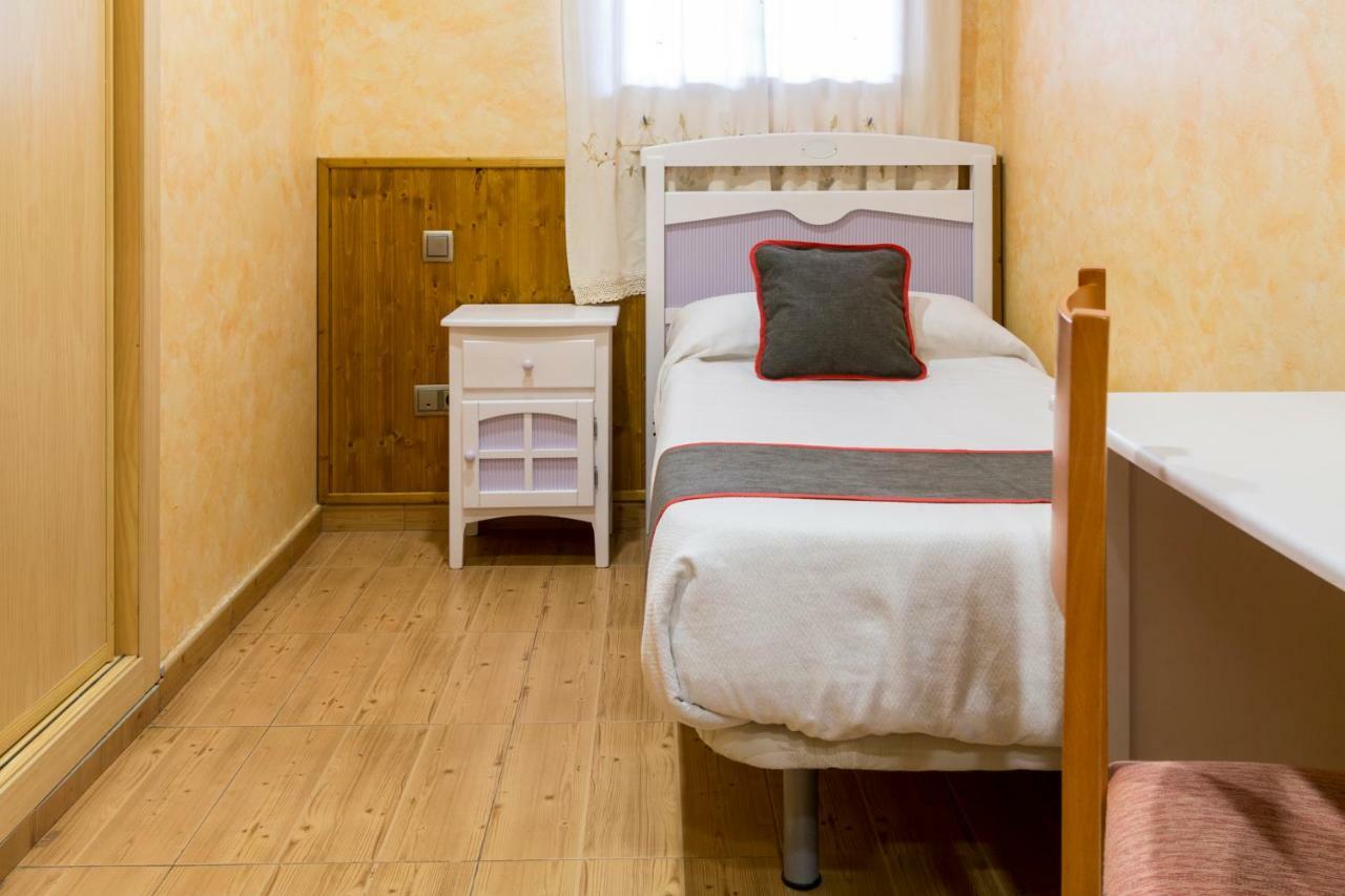 Oyo Hotel Los Alamos Plasencia Dış mekan fotoğraf