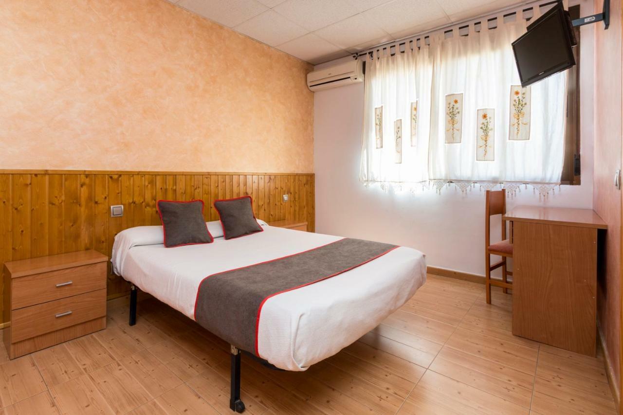 Oyo Hotel Los Alamos Plasencia Dış mekan fotoğraf