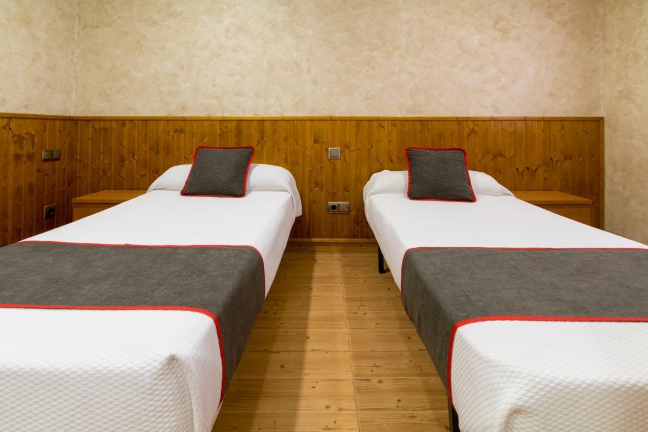 Oyo Hotel Los Alamos Plasencia Dış mekan fotoğraf