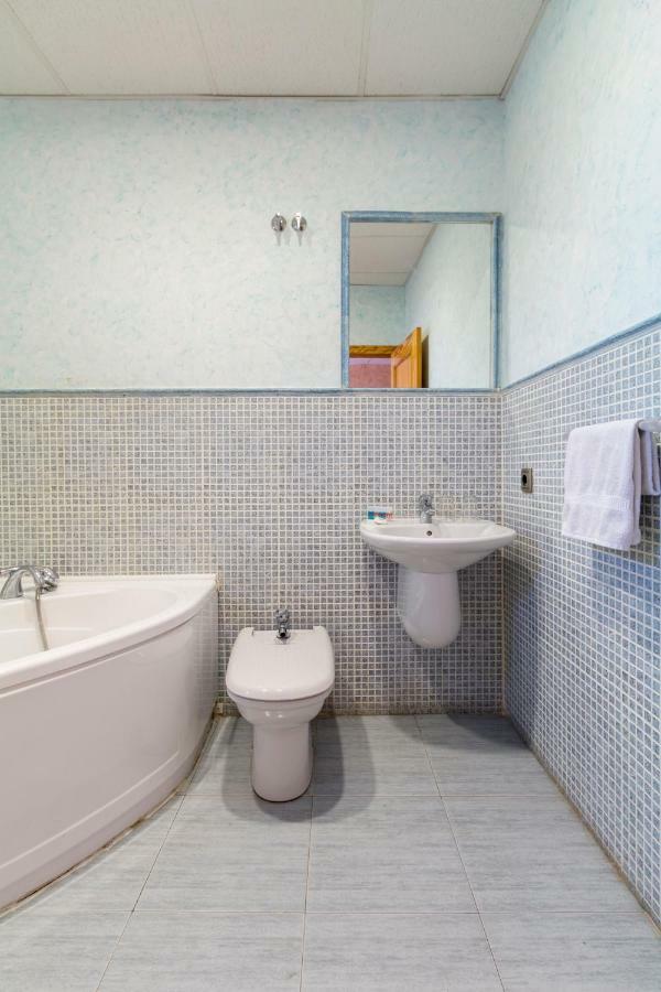 Oyo Hotel Los Alamos Plasencia Dış mekan fotoğraf
