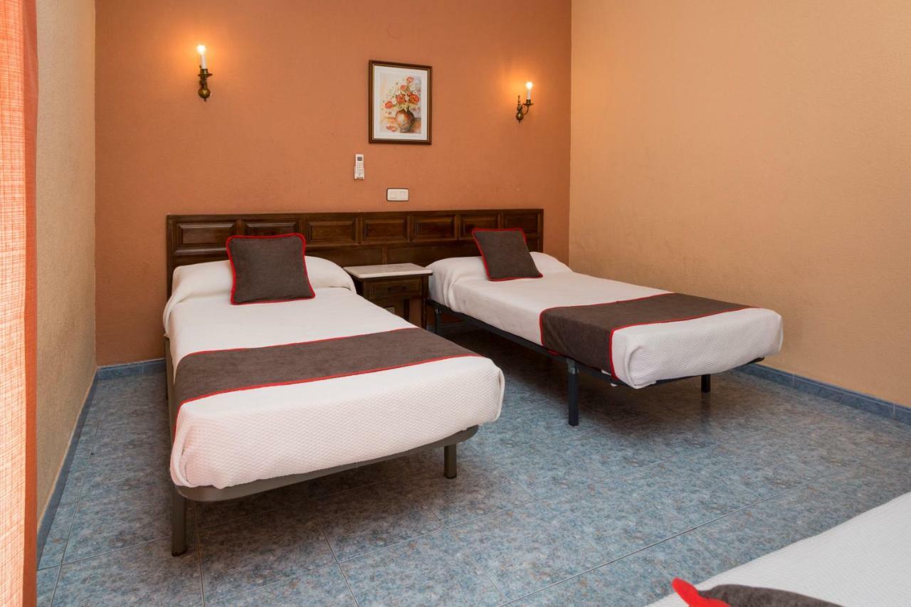 Oyo Hotel Los Alamos Plasencia Dış mekan fotoğraf