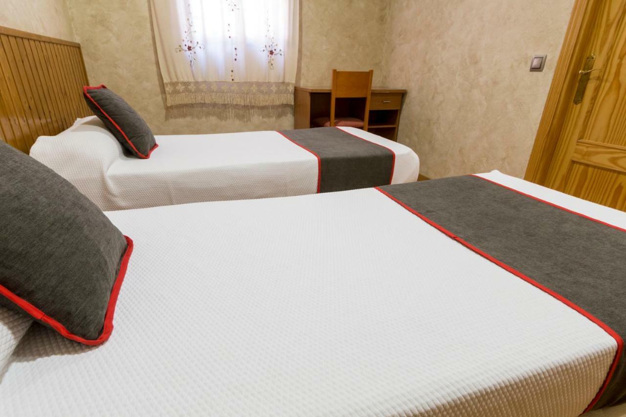 Oyo Hotel Los Alamos Plasencia Dış mekan fotoğraf