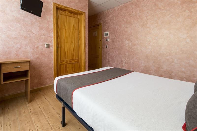 Oyo Hotel Los Alamos Plasencia Dış mekan fotoğraf